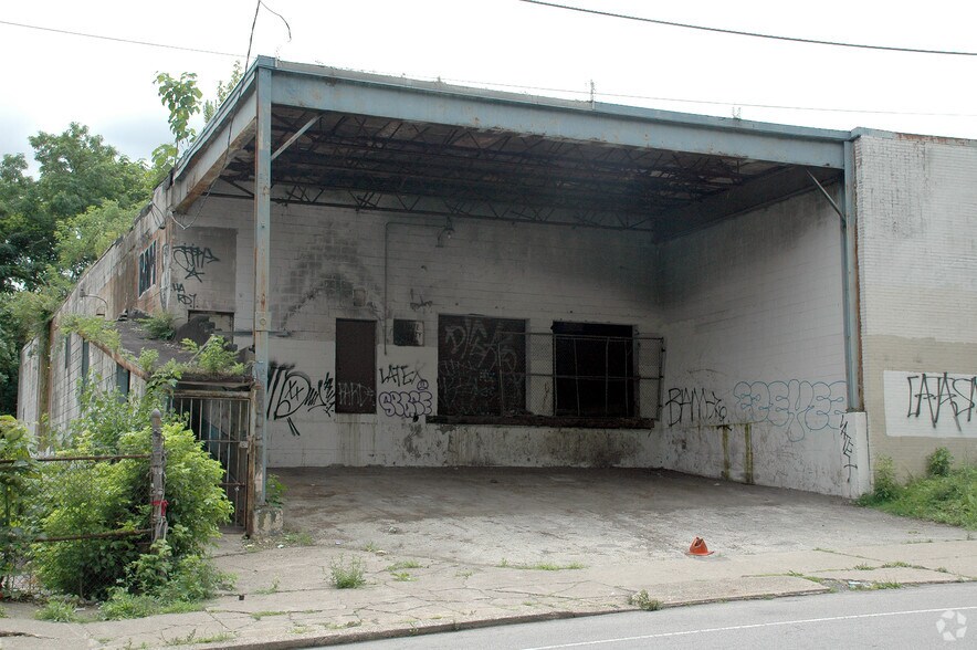 More Photos Of 1950 E Logan St, Philadelphia Warehouse For Sale