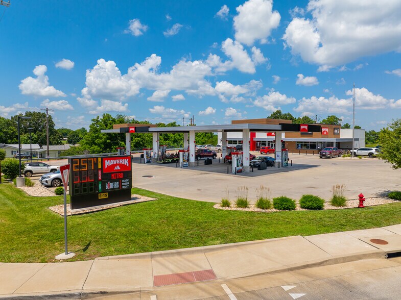 Primary Photo Of 305 W South St, Ozark Convenience Store For Sale