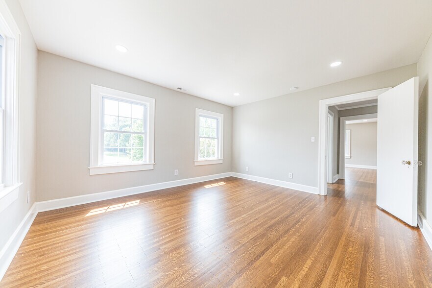 More Photos Of 3656 N Washington Blvd, Indianapolis Office Residential For Sale