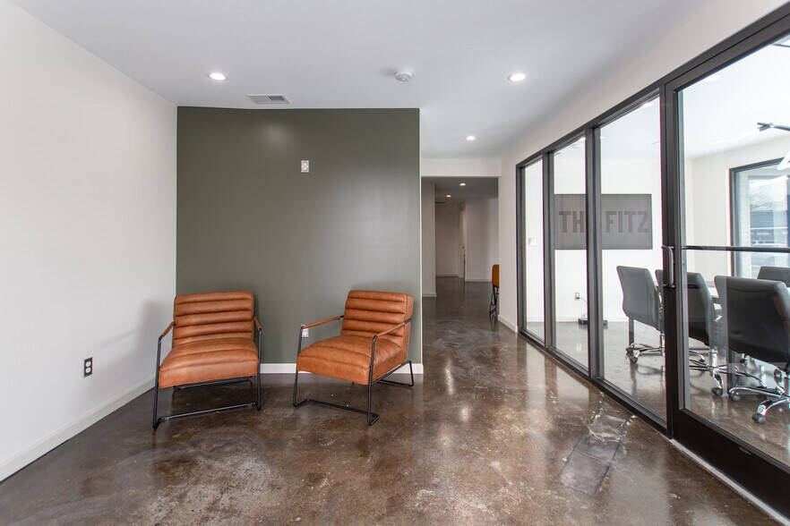 More Photos Of 804 Chevy Chase Pl, Lexington Office For Lease