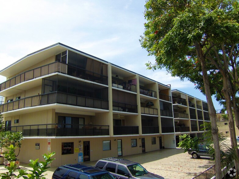 More Photos Of 75-5719 Alii Dr, Kailua Kona General Retail For Sale