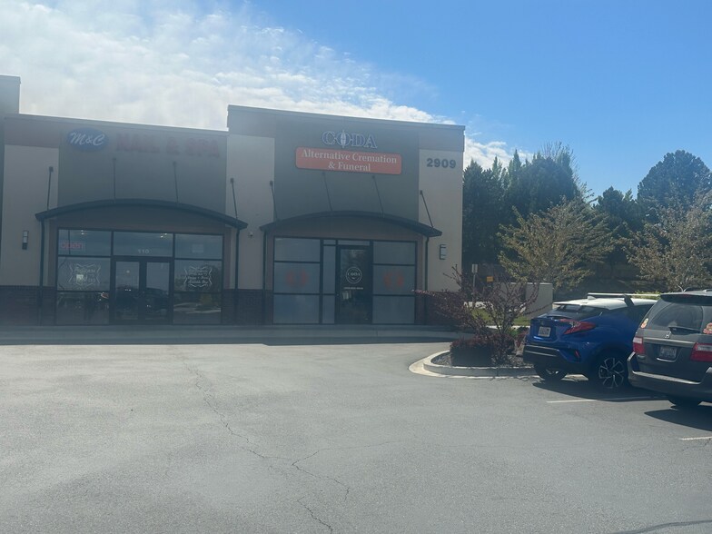 More Photos Of 2909 S Quillan St, Kennewick General Retail For Lease