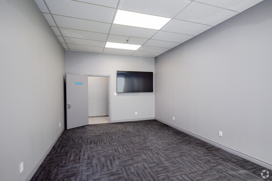 More Photos Of 724 Caledonia Rd, Toronto Warehouse For Lease