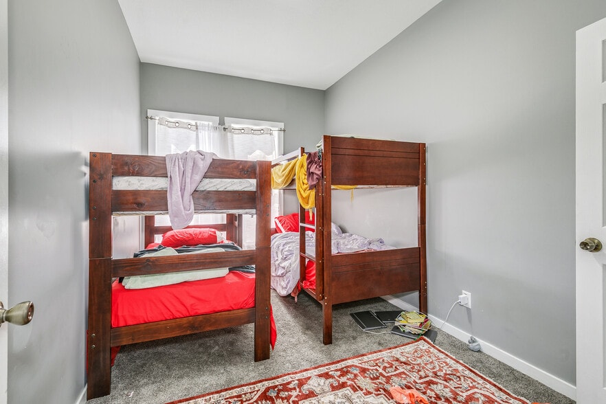 More Photos Of 1500 W Broadway Ave, Minneapolis Storefront Retail Residential For Sale