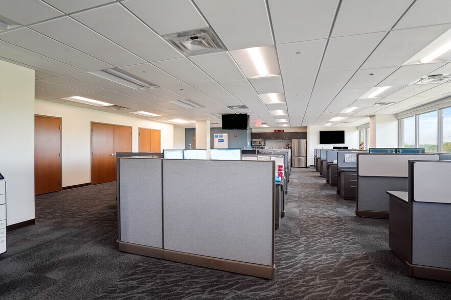 More Photos Of 350 W Wilson Bridge Rd, Worthington Medical For Lease