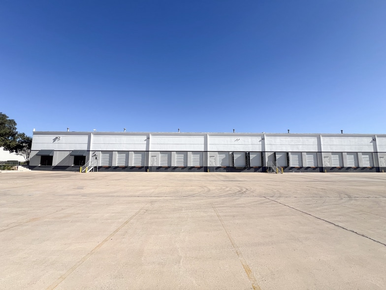 More Photos Of 5100 Kaepa Ct, San Antonio Distribution For Sale
