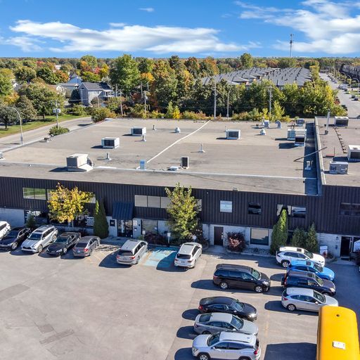 More Photos Of 89-95 Boul des Entreprises, Boisbriand Warehouse For Lease