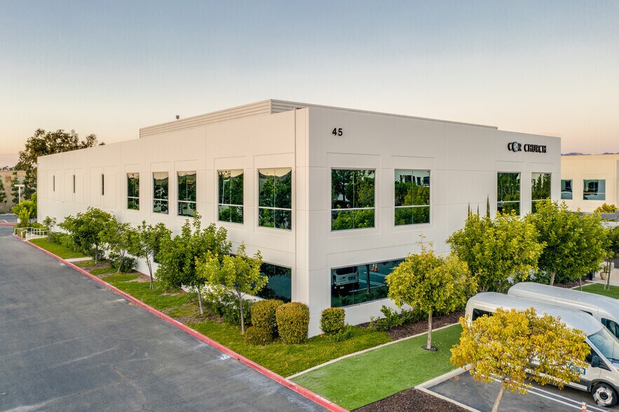 More Photos Of 45 Tesla, Irvine Flex For Lease