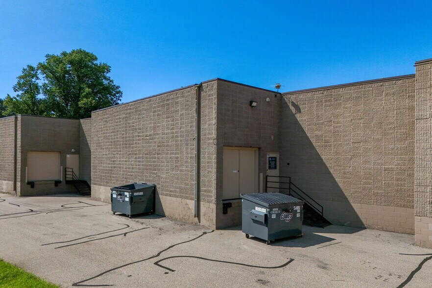 More Photos Of 7479-7491 Cahill Rd, Edina Showroom For Sale