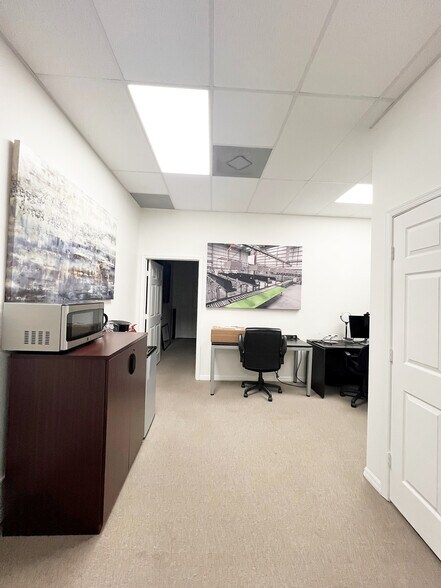 More Photos Of 515-525 SE Central Pky, Stuart Office For Sale