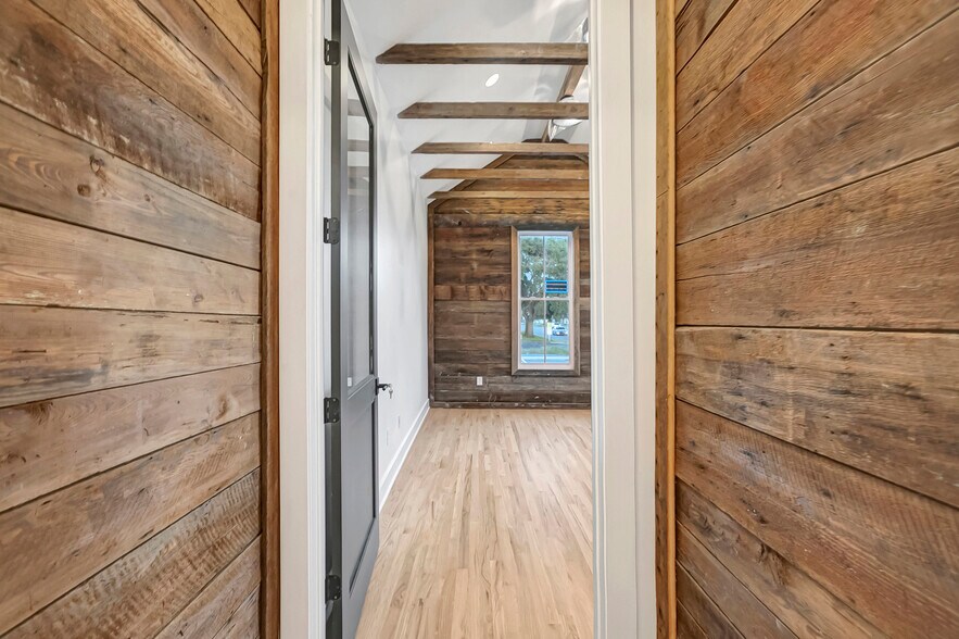 More Photos Of 2111 Cleveland St, Tampa Office For Sale