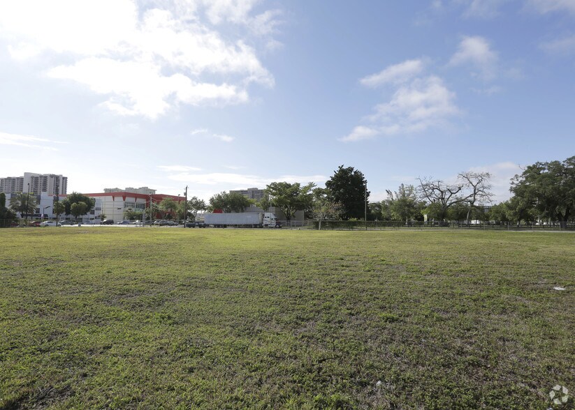 More Photos Of 11620 Biscayne Blvd, Miami Land For Lease