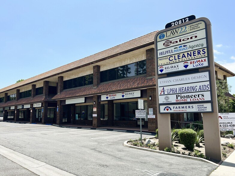 More Photos Of 20812 Ventura Blvd, Woodland Hills Storefront For Lease
