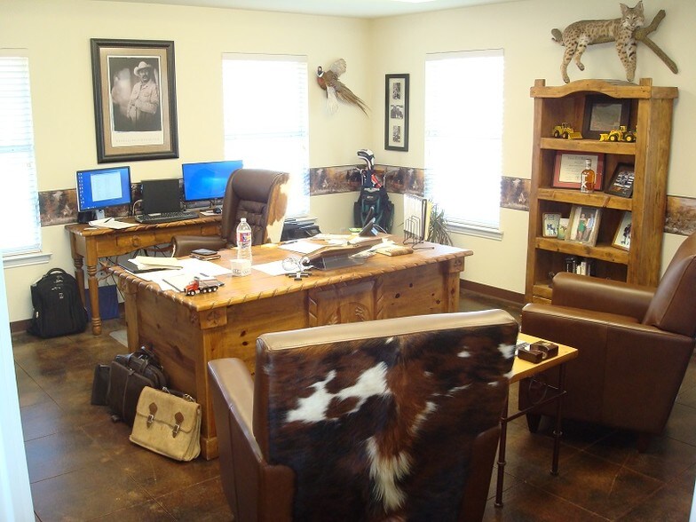 More Photos Of 10201 E Bankhead Hwy, Aledo Office For Lease