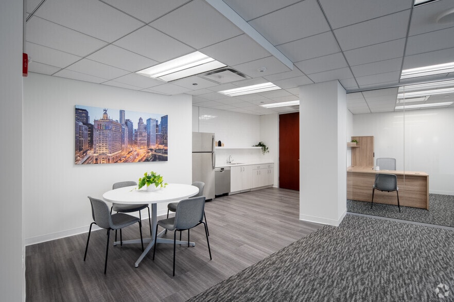 More Photos Of 400 N Michigan Ave, Chicago Unknown For Lease