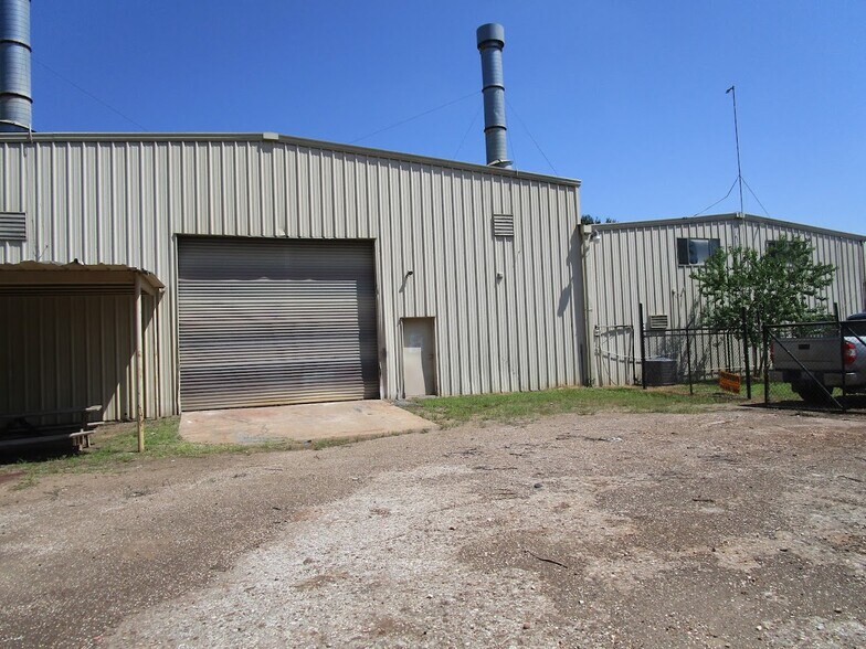More Photos Of 23095 Yupon St, Porter Warehouse For Sale