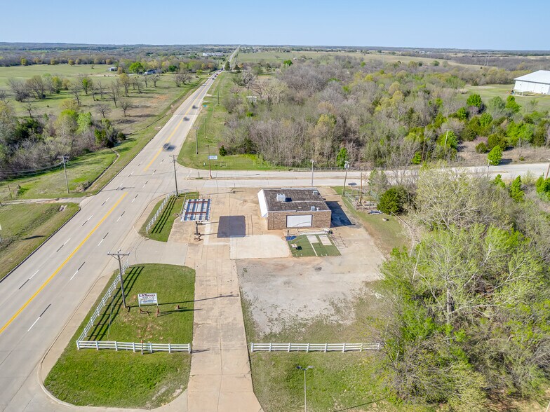 More Photos Of 1221 N 8th Ave, Stroud Convenience Store For Sale