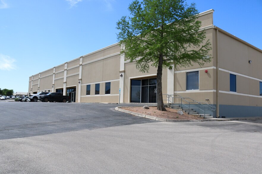 More Photos Of 17353 Bell North Dr, Schertz Warehouse For Lease