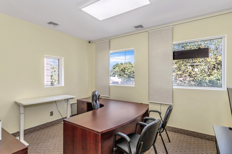 More Photos Of 219 Mineola Blvd, Mineola Office For Lease