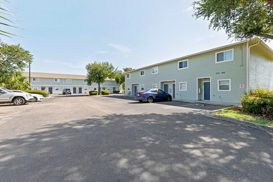 More Photos Of 1007 W 57th Ave W, Bradenton Apartments For Sale