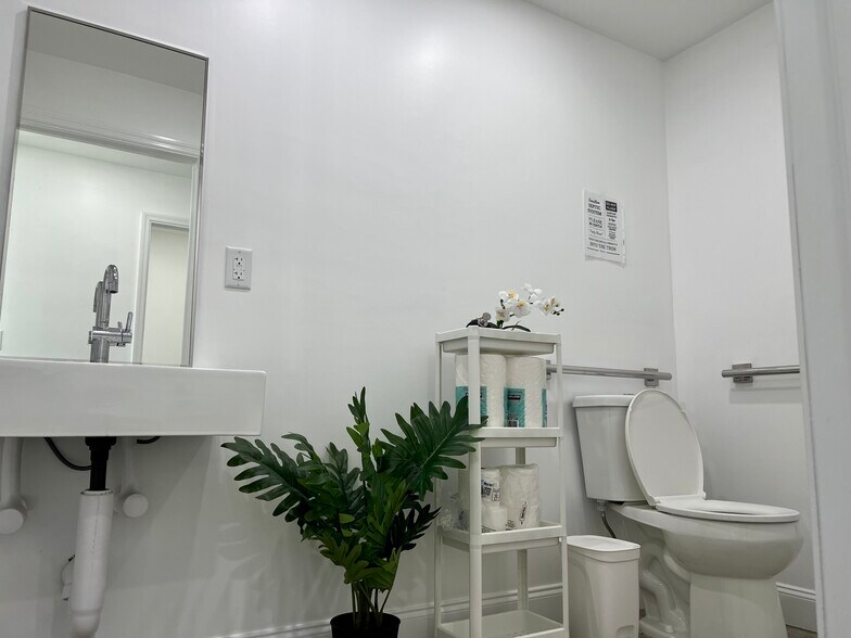 More Photos Of 6678 Atlantic Blvd, Jacksonville General Retail For Lease