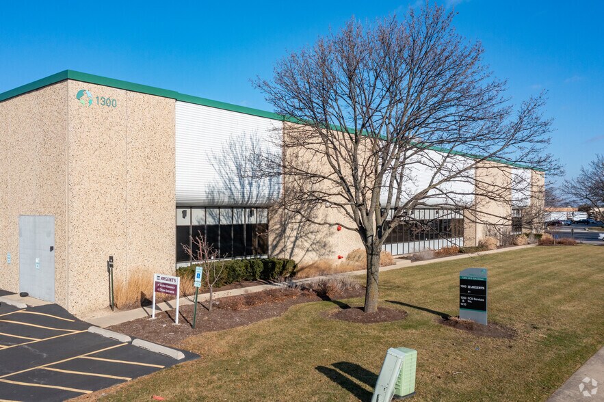 More Photos Of 1301-1401 Mark St, Elk Grove Village Unknown For Lease