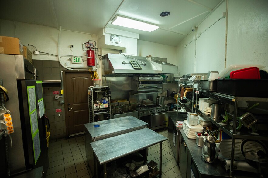 More Photos Of 829 Kapahulu Ave, Honolulu Restaurant For Lease