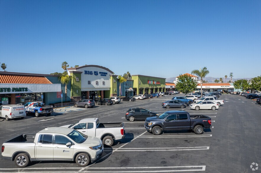 More Photos Of 19305-19417 Victory Blvd, Reseda Unknown For Lease
