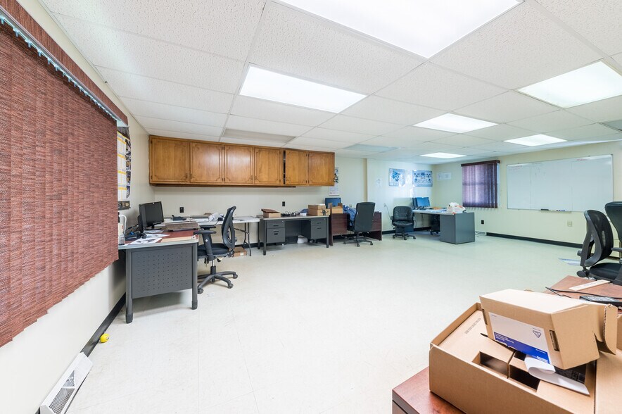 More Photos Of 123 Turkey Run Rd, Salem Distribution For Lease