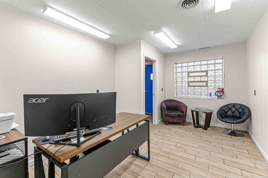 More Photos Of 22711 Dequindre Rd, Hazel Park Warehouse For Sale