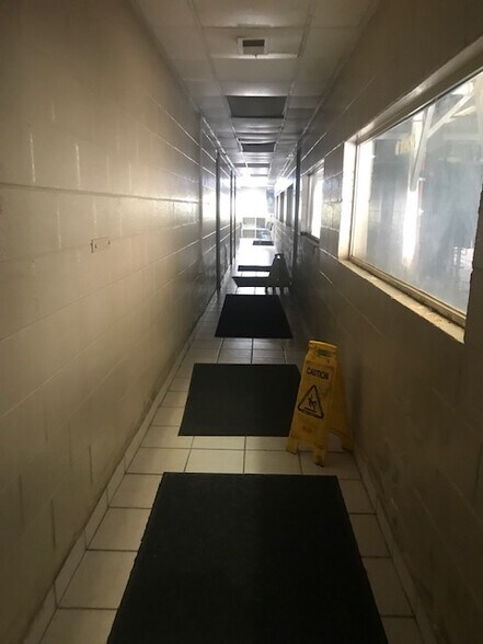 More Photos Of 2492 Youngstown Rd SE, Warren Carwash For Lease