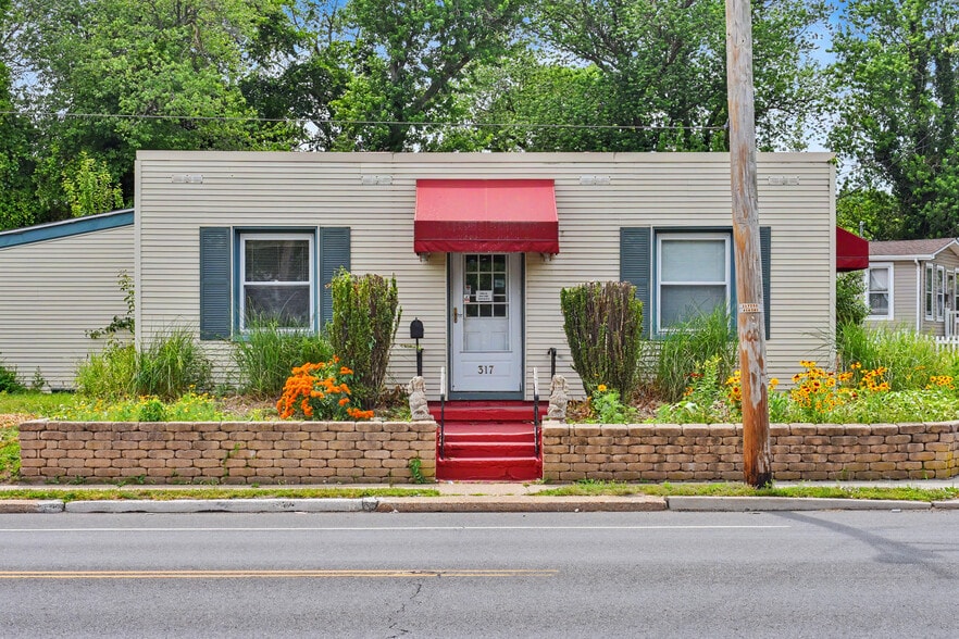 More Photos Of 317 Highway 35 N, Neptune City Veterinarian Kennel For Sale
