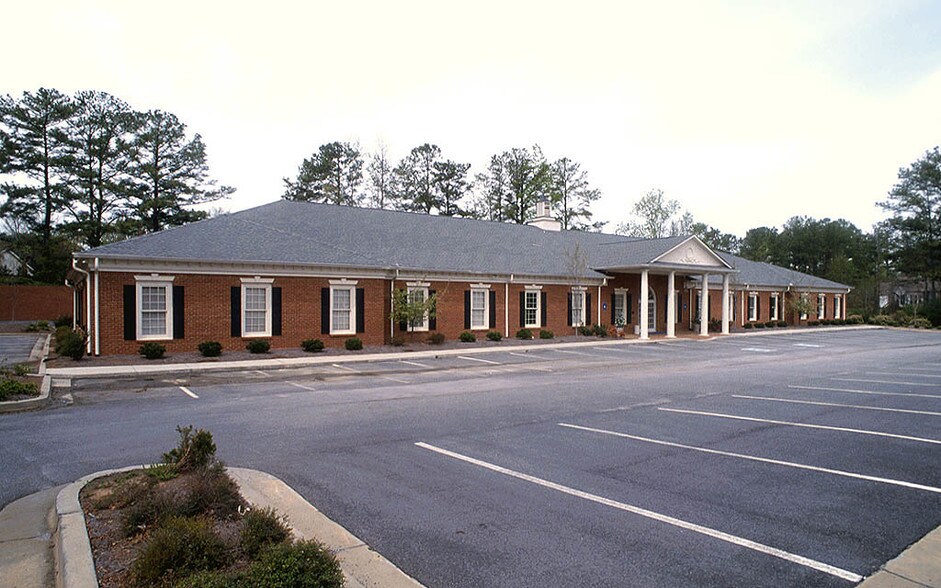 More Photos Of 110 Habersham Dr, Fayetteville Office For Lease