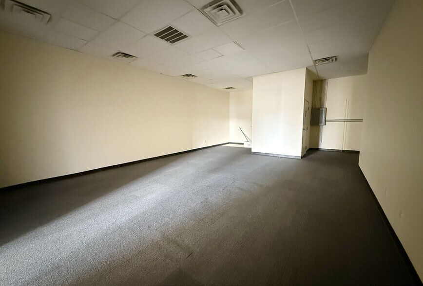 More Photos Of 333 Montano Rd NW, Albuquerque Freestanding For Lease