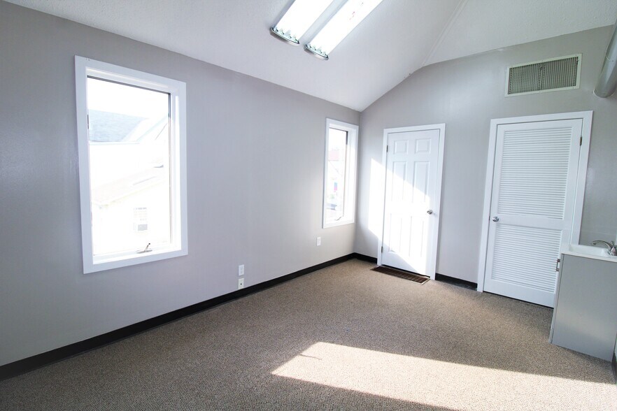 More Photos Of 538 Street Rd, Southampton Office For Lease