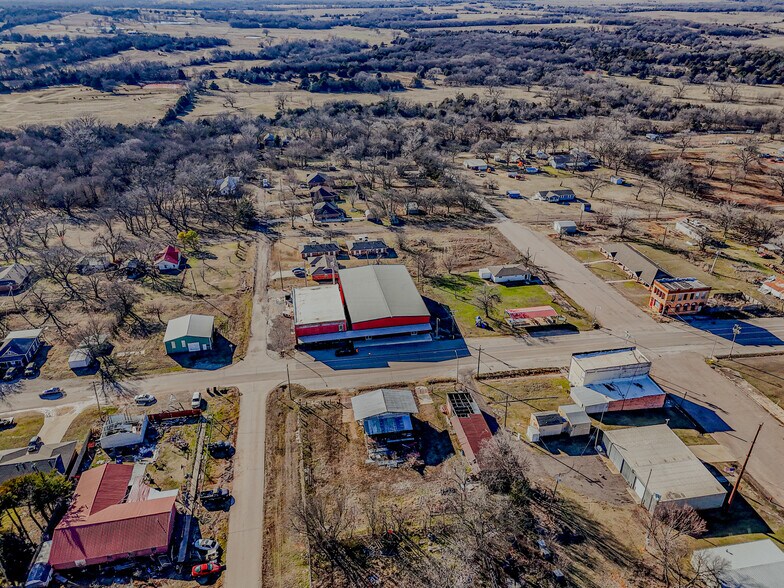 More Photos Of 103 N. Clarady, Wanette Industrial For Sale