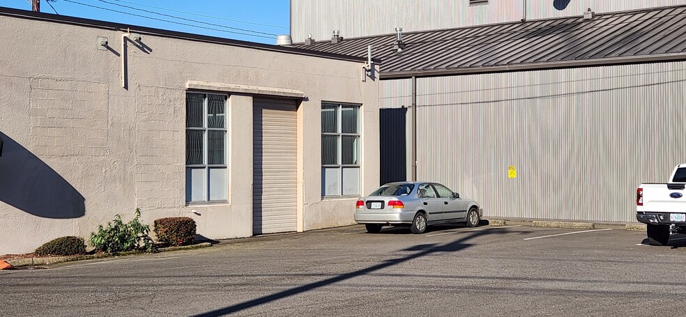 More Photos Of 2765-2775 NW Nicolai St, Portland Warehouse For Lease