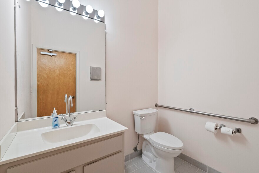 More Photos Of 900 SE Ocean Blvd, Stuart Office For Lease