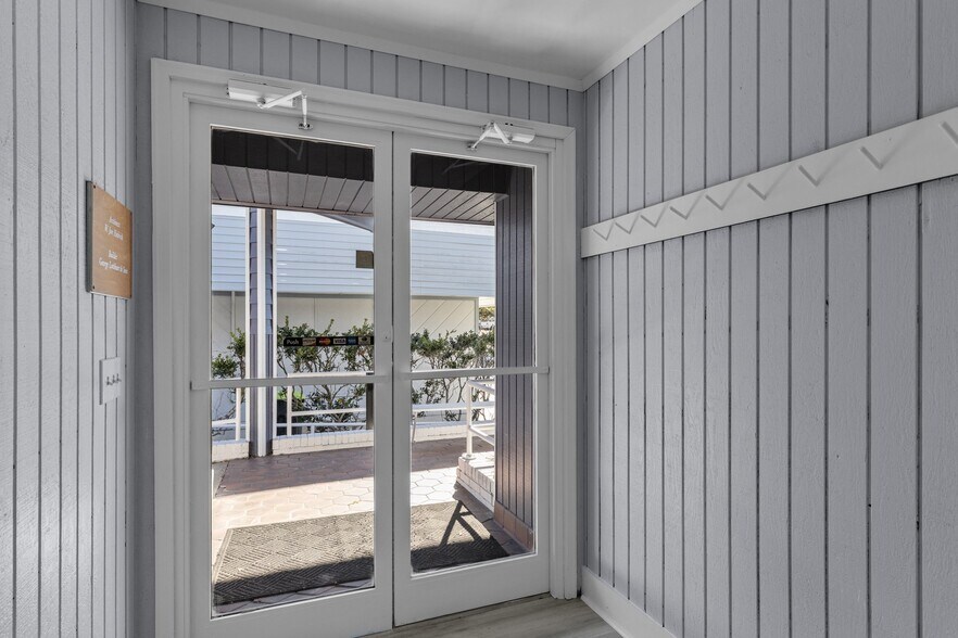 More Photos Of 208 Penny Ln, Morehead City Medical For Sale