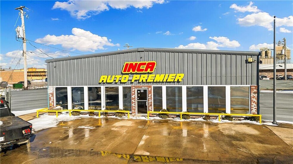 More Photos Of 2105 S Thompson St, Springdale Light Distribution For Sale