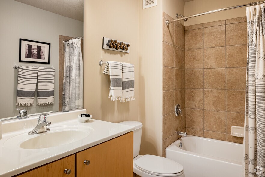 More Photos Of 225 N Columbus Dr, Chicago Multifamily For Sale