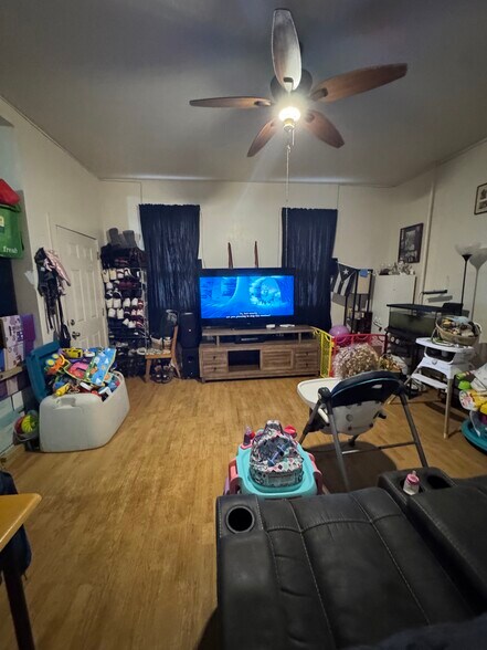 More Photos Of 44 Franklin St, New London Apartments For Sale