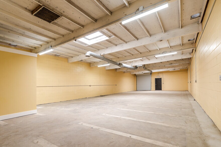 More Photos Of 8020 Ronson Rd, San Diego Warehouse For Lease
