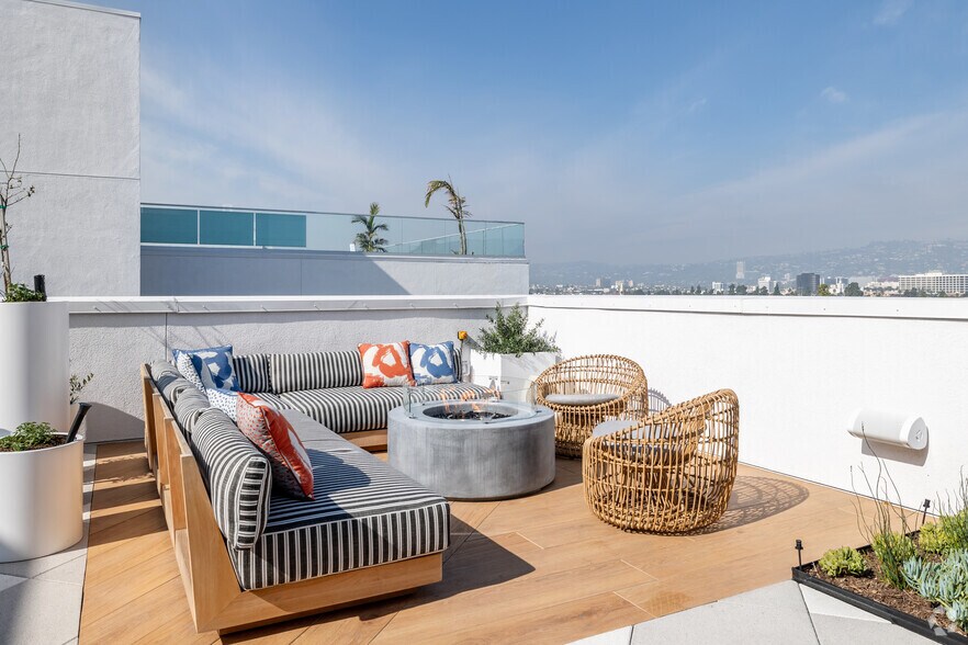 More Photos Of 5935 W Pico Blvd, Los Angeles Apartments For Lease