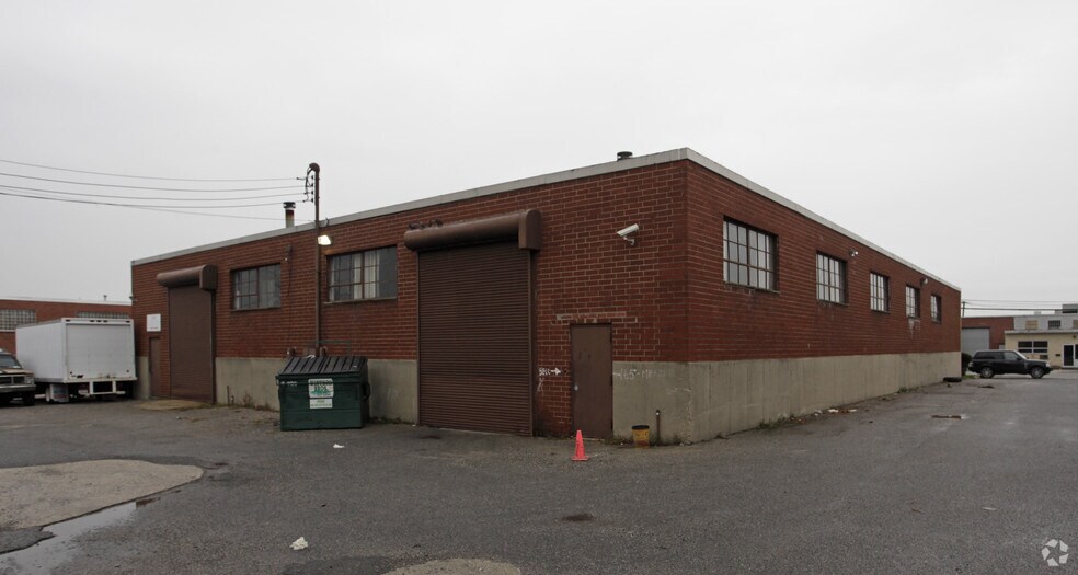 More Photos Of 165 Marine St, Farmingdale Warehouse For Lease