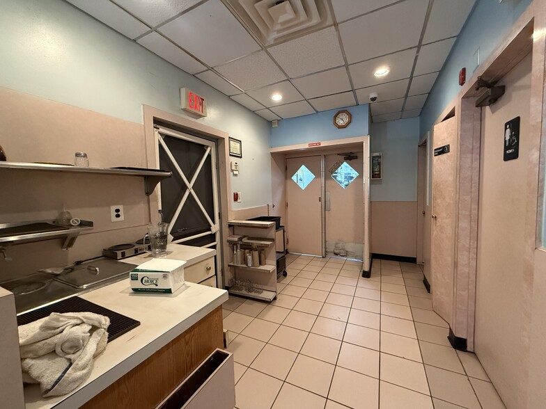 More Photos Of 6824 Torresdale Ave, Philadelphia Restaurant For Lease