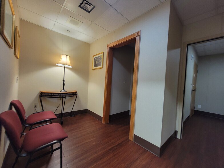 More Photos Of 21495 Ridgetop Cir, Sterling Medical For Lease