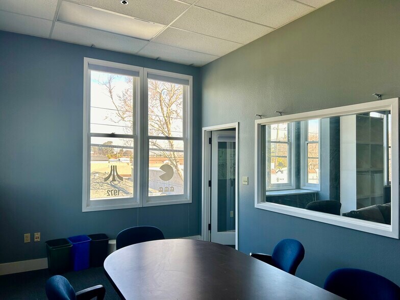 More Photos Of 3902-3920 Smith St, Union City Unknown For Lease