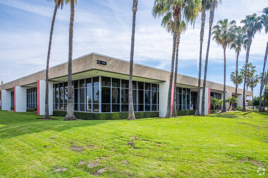 More Photos Of 2323 Main St, Irvine Warehouse For Lease
