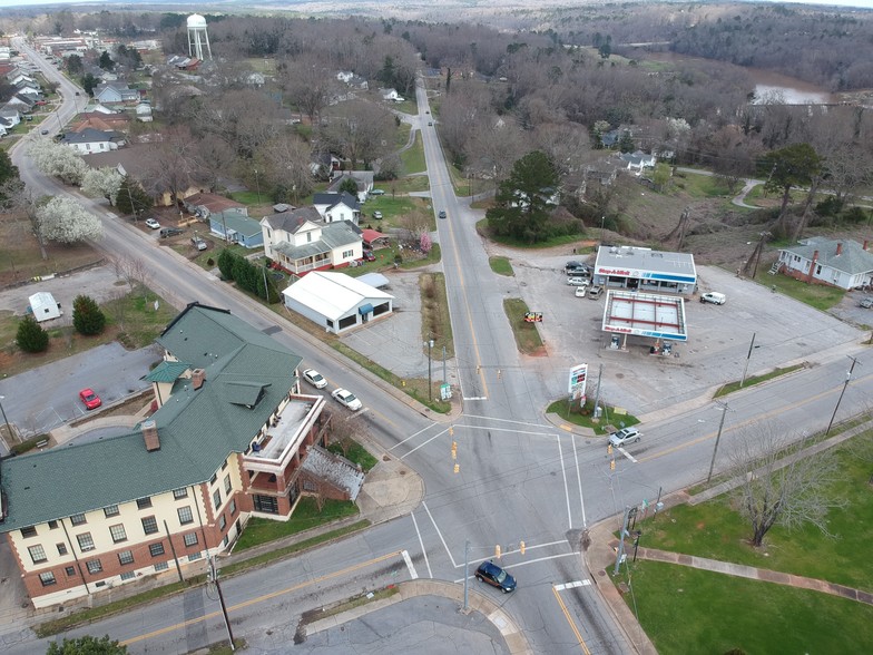 More Photos Of 2 N Greenwood Ave, Ware Shoals Freestanding For Sale